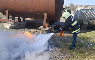 Работники ГУ «Хоккейный клуб «Гомель» провели практическое занятие по пожаротушению