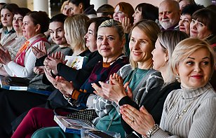 В хоккейном клубе «Гомель» торжественно поздравили женскую часть коллектива в преддверии 8 Марта